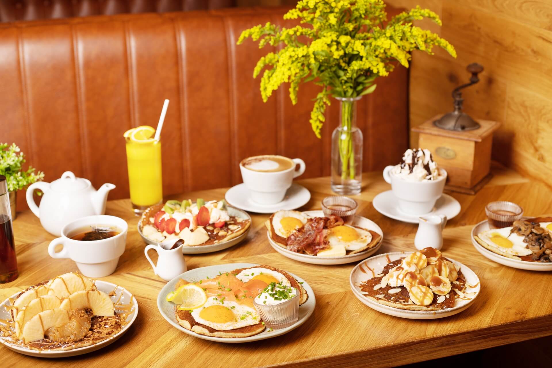 Une carte variée : galette, crêpe, pancake, café, dessert